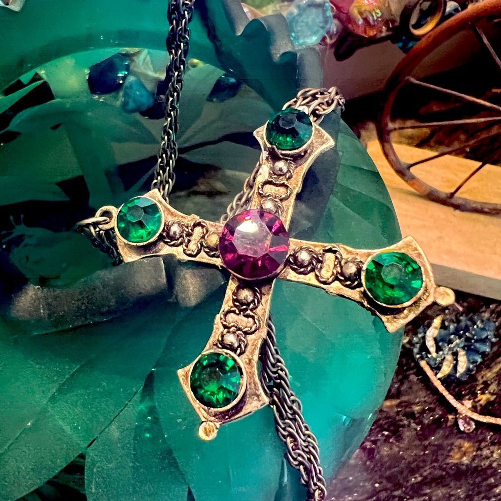 Vintage RARE ✝️ Weiss 💚 Rhinestone Maltese Cross Necklace